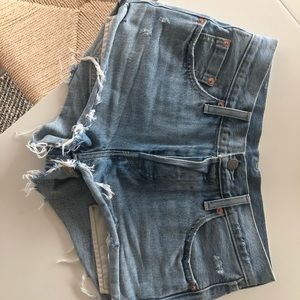 Levi shorts size 25